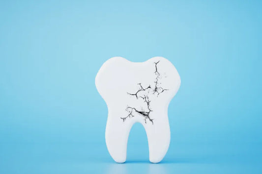 A graphic of a cracked tooth.